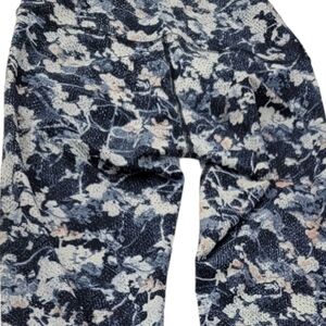 Lululemon Athletica woman's size 8 in floral Limited edition high-rise leggings.